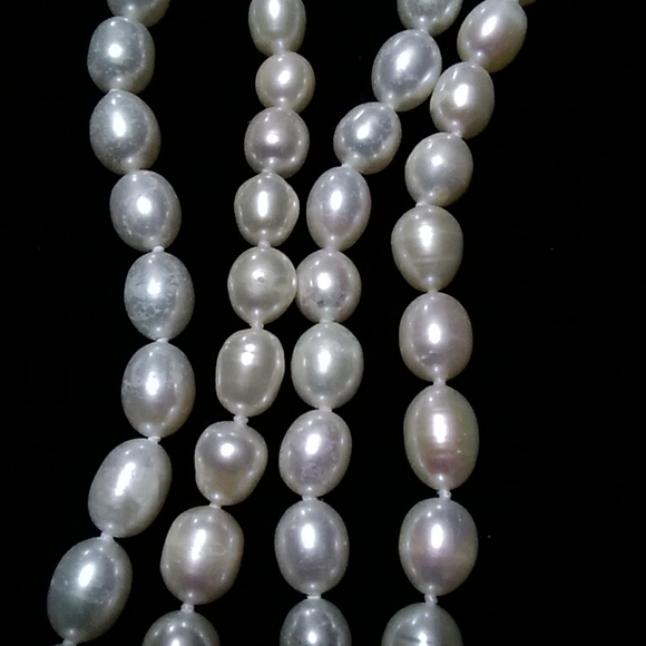 Pearl Necklace - Picture 2 of 6